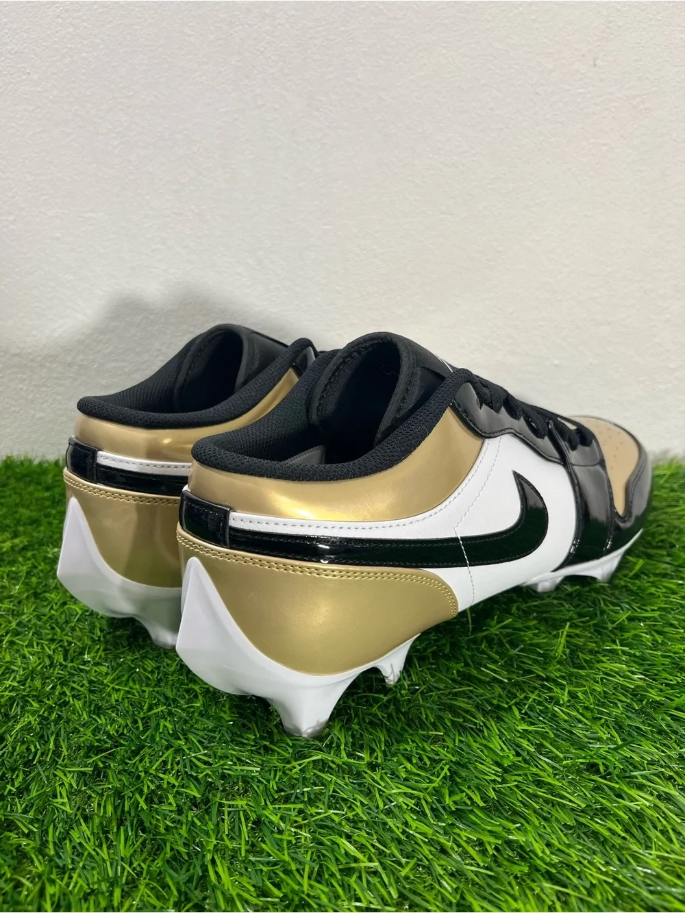 Nike Jordan 1 Low Football cleat FJ6245-701 Metallic Gold Black White size 13